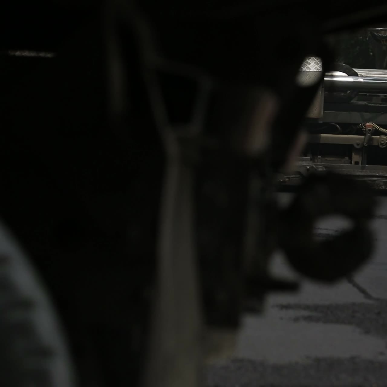 pavimentadores con orugas que colocan asfalto