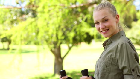 Fit-blonde-going-for-a-hike