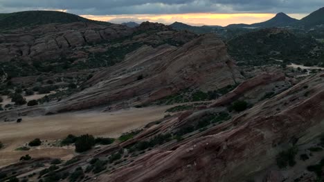 Parque-Del-área-Natural-De-Vasquez-Rocks-En-Crepúsculo