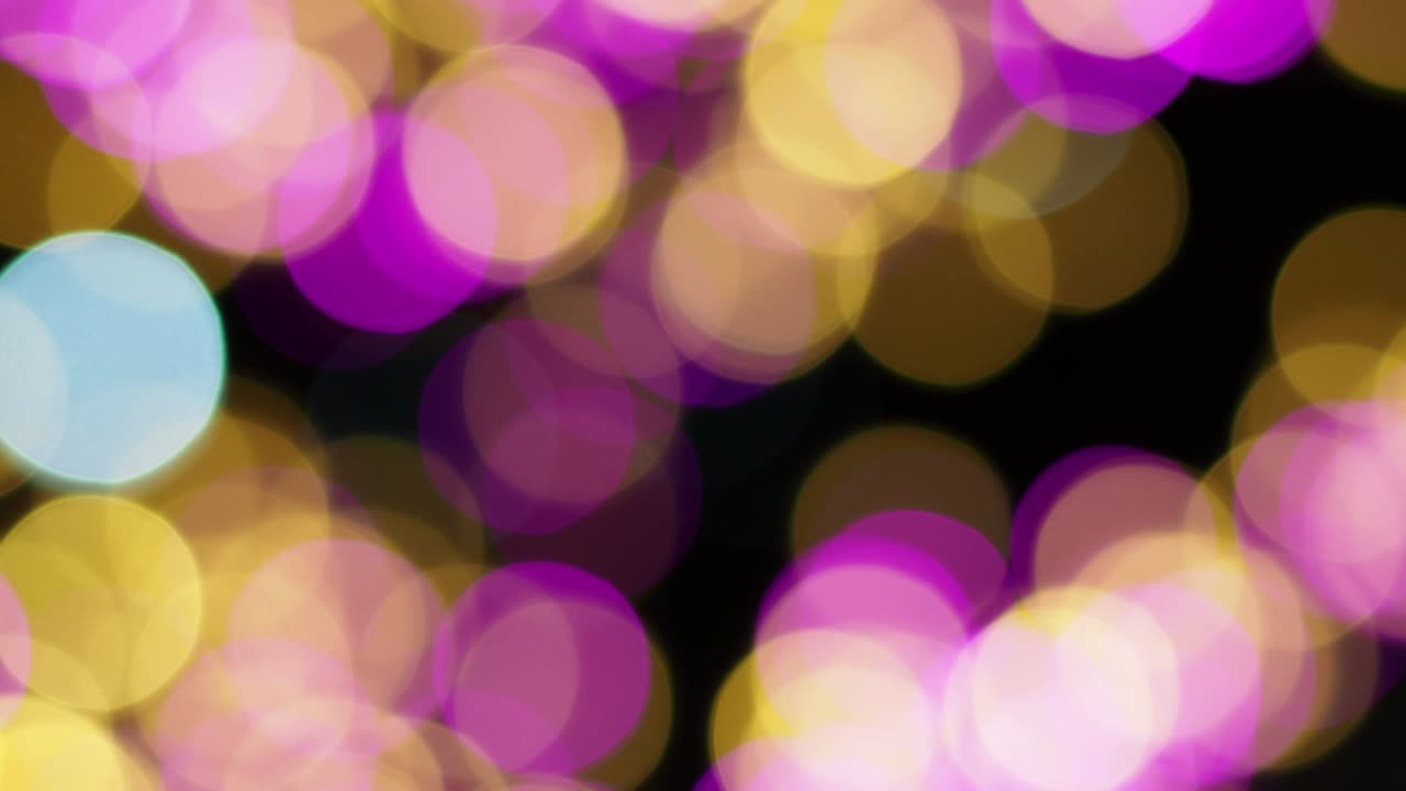 enfoque borroso de la luz en fondo negro de la lámpara en la noche en navidad antes del año nuevo 2018 tan hermosa fiesta romántica