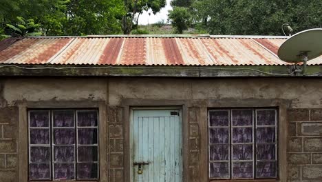 old house kenya-africa home compound-green bio organic low waste smart agriculture - family bonding time togetherness kenya africa covid 2020-2021 social distancing 2020 new year 2021