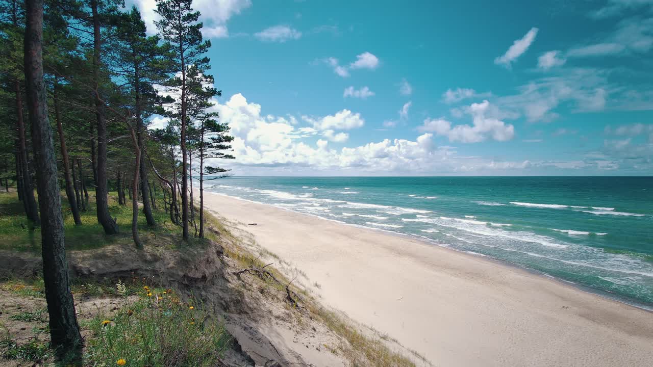 costa mar báltico letonia jurkalne seashore riscos de hasta 20 metros de altura