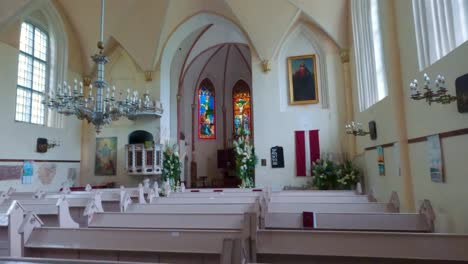 The-Lielstraupe-Castle-and-Straupe-Evangelical-Lutheran-Church-in-the-Village-of-Straupe-in-Vidzeme,-in-Northern-Latvia