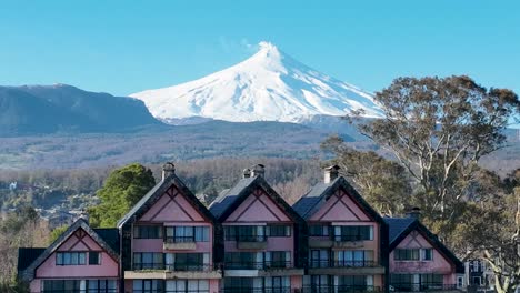 Vulkan-Villarrica-In-Pucon-In-Los-Lagos,-Chile