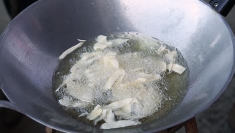 Banana-Frying-Deep-Fried-Banana-sweet-banana-crisps-Making-of-Banana-Frying-Thailand