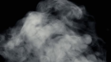 humo de fuego de abajo hacia arriba fondo negro