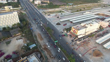 kilambakkam 버스 터미널의 버스 스테이션의 드론 사진, 공식적으로 kalaignar centenary 버스 터ミ널