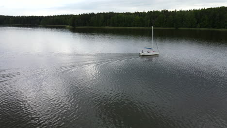 white yacht on jeziorak lake