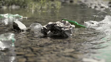 Close-up-of-garbage-in-the-river