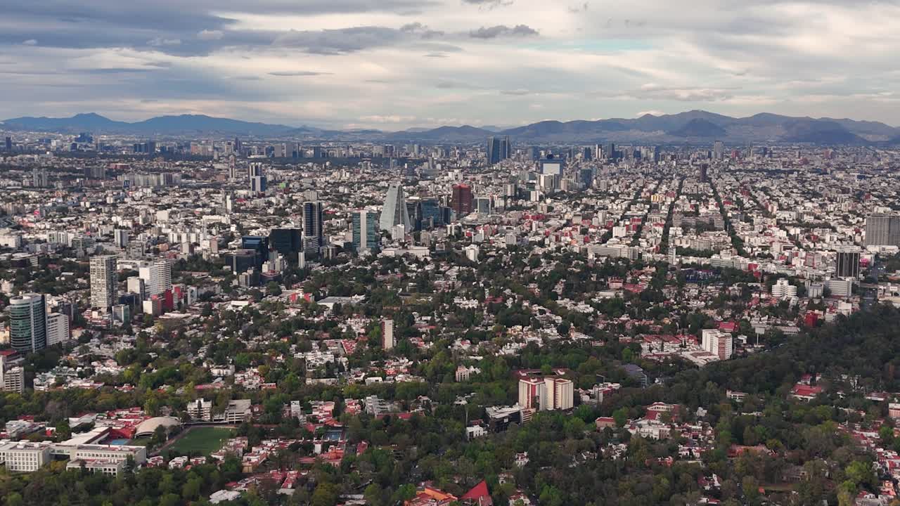 Clear sky drone footage of CDMX’s bustling skyscrapers in 4K