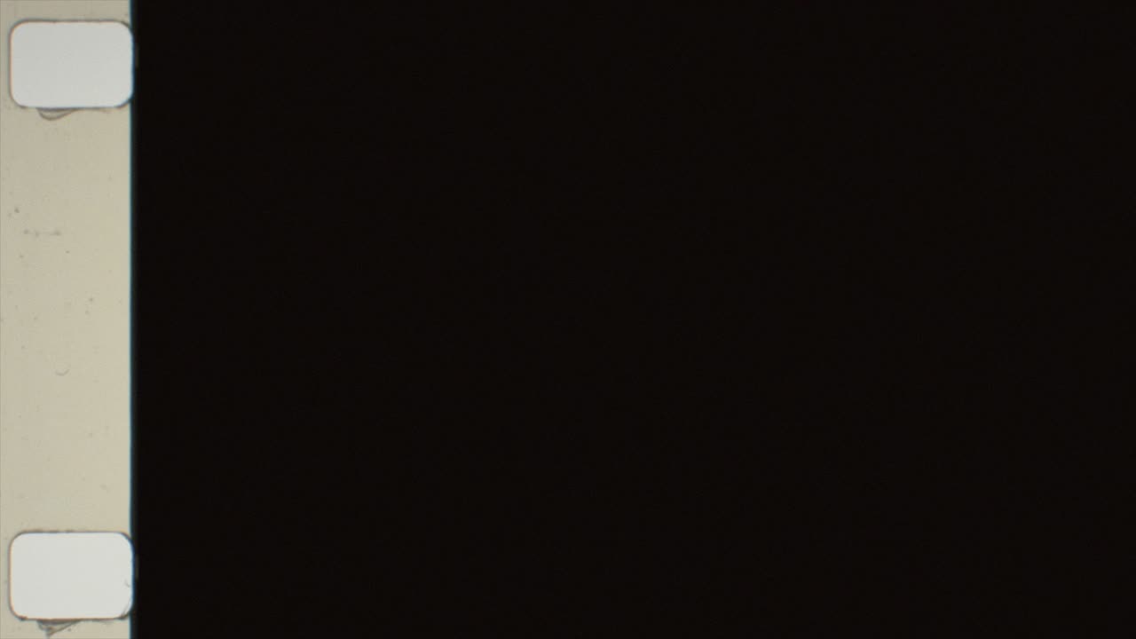 오래된 손상된 필름 프레임 텍스처, 스프로켓 구과 소음, 먼지, 머리카락, 터, 레트로 필름, 릴 혼란 효과, 빈티지 레트로 외모 및 향수 효과.