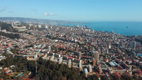 ciudad y comuna de viña del mar durante el día en valparaíso, chile