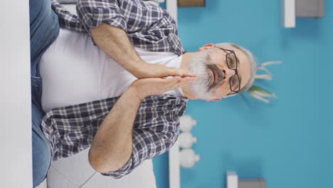 Vertical-video-of-Christian-old-man-praying.