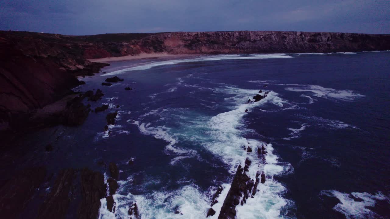 escena de crepúsculo costera