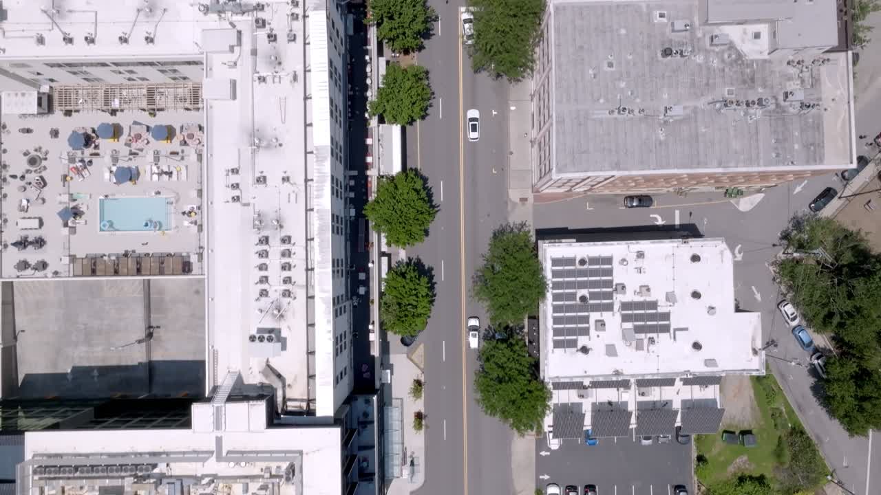 Centro de Asheville, Carolina do Norte, com vídeo de drone aéreo.
