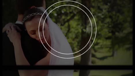 animación de la interfaz de la cámara con lente sobre la novia y el novio felices el día de la boda
