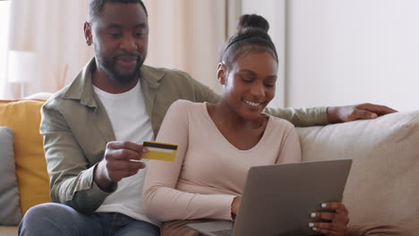 family shopping online together