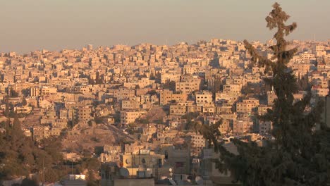 una toma amplia de barrios cerca de amman jordan