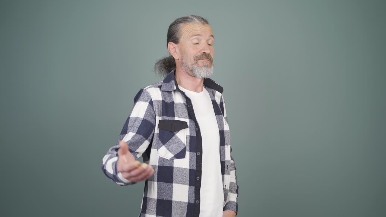 오만한 오만한 사람.