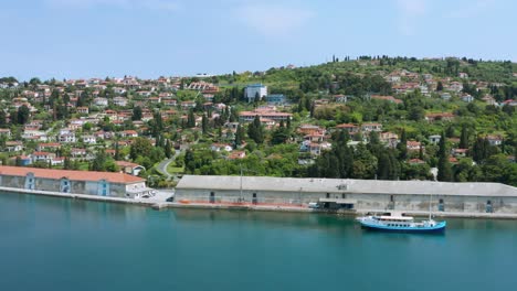 Aerial-view-of-beautiful-houses-in-the-green-hills-of-Piran,-in-Slovenia