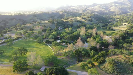 Antena-Sobre-La-Antigua-Finca-De-Neverland-Ranch-De-Michael-Jackson-En-Los-Olivos,-California-1