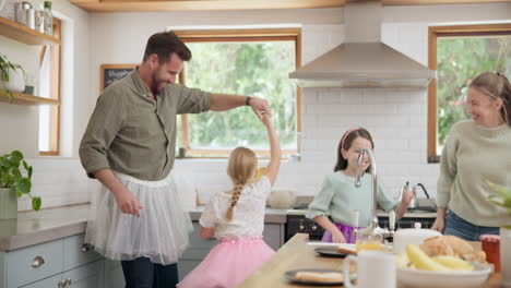 Lustige,-Glückliche-Familie-Und-Eltern-Tanzen