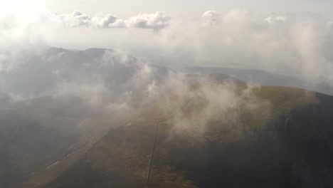 Wolken-Und-Nebel-Auf-Der-Mourne-Bergkette