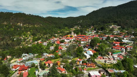 Drone-flying-over-the-Mineral-del-Chico-village,-in-sunny-Hidalgo,-Mexico