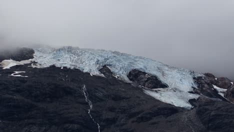 Glacier-and-fog-on-a-Alaskan-mountain