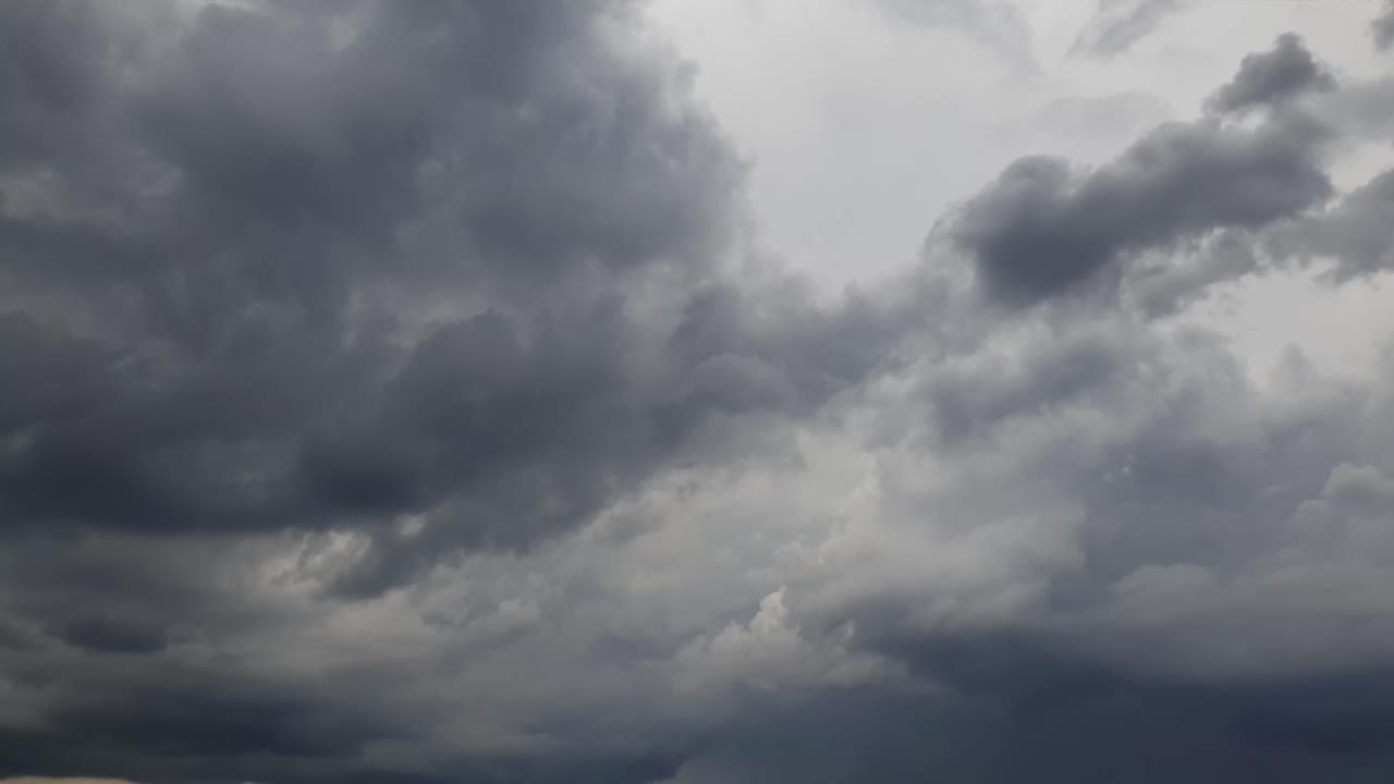 한낮의 뇌우 비구름이 형성되고 아프리카 지평선 저속, 소음 없는 4k 영상