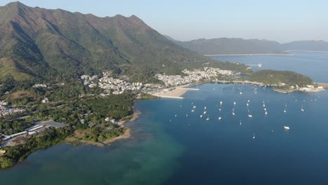 Vista-Aérea-De-La-Costa-De-Hong-Kong-Lung-Mei-Tsuen,-Incluida-Una-Extensión-De-Playa-Artificial