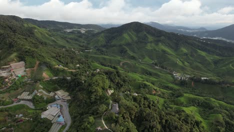vista general del paisaje del distrito de brinchang dentro del área de cameron highlands de malasia