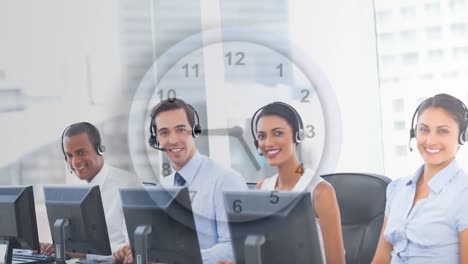 Personas-Trabajando-En-Callcenter