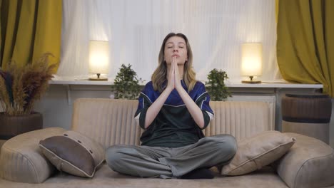 christian young woman praying.