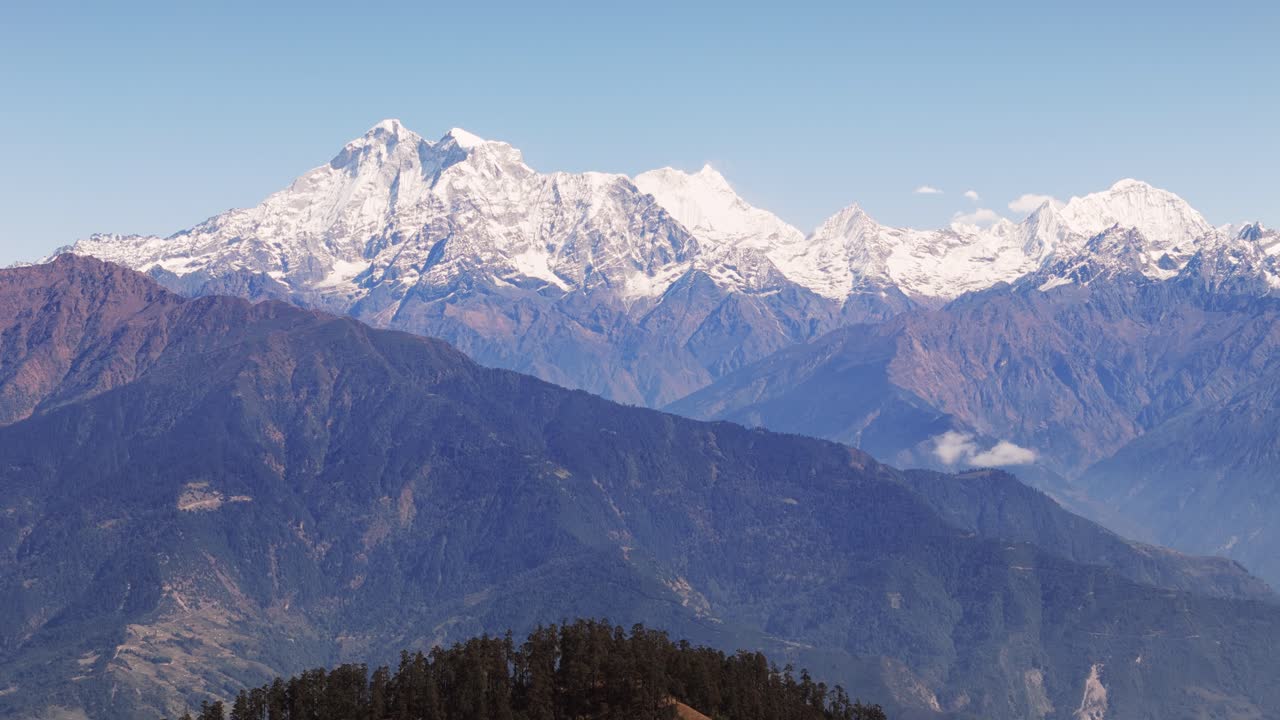 Smuk luftfoto fra Kalinchowk fremhæver Himalaya-tinderne, inklusive Annapurna Manaslu Langtang Ganesh Himal og Dorjee Lakpa i Nepal