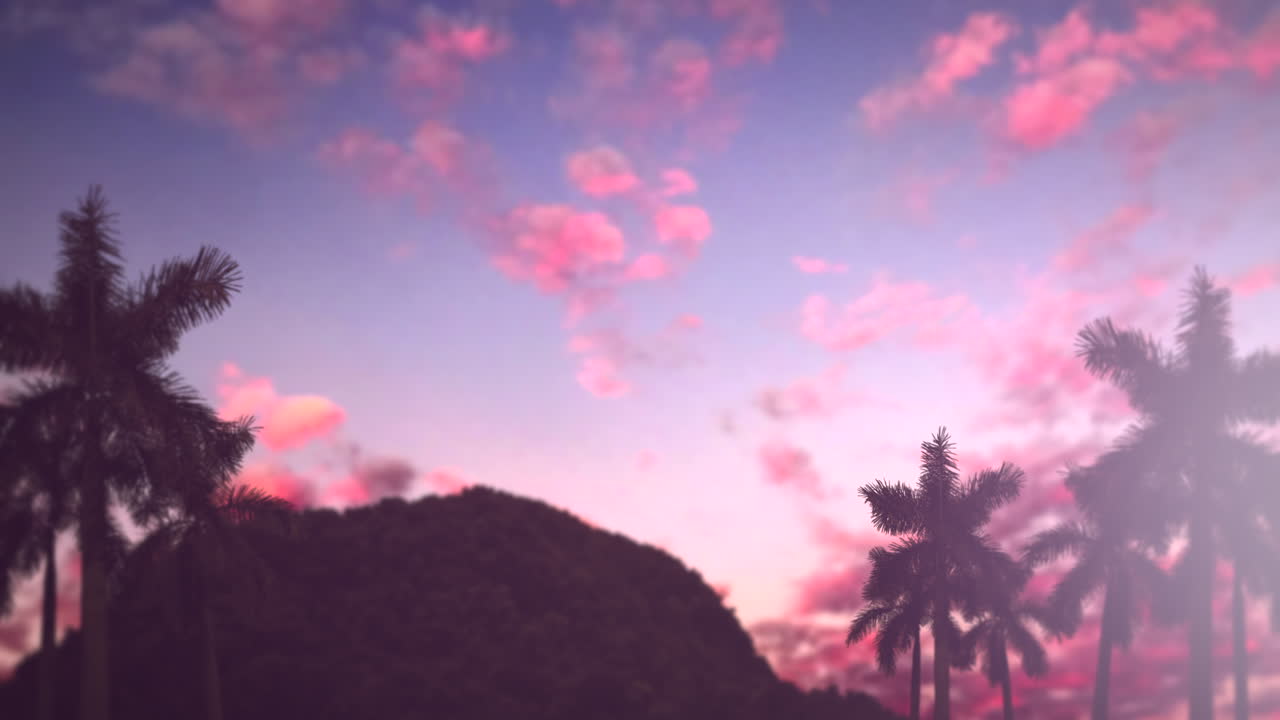 Paesaggio tropicale con montagna e palme al tramonto