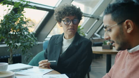 reunión de negocios en una cafetería