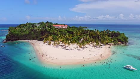 Tourists-swimming-at-Cayo-Levantado-beach-paradise,-Dominican-Republic
