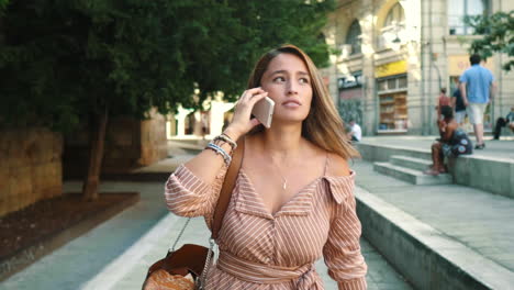 focused woman walking with mobile phone. closeup sexy woman making mobile call.