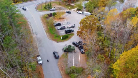 Szenen-Aus-Der-Fahndung-Nach-Einem-Massenerschießungsverdächtigen-In-Lewiston,-Maine,-USA