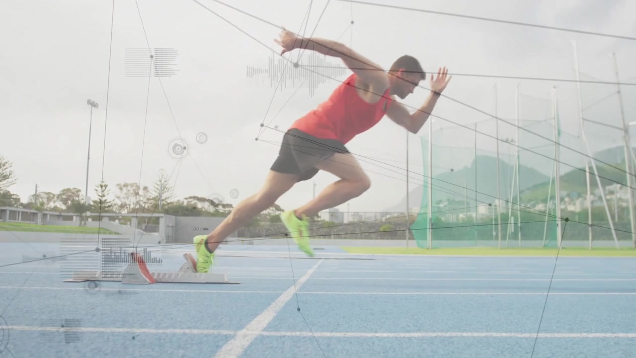 Sprinter in Startposition, stößt sich beim Startsignal von den Blöcken ab, mit eingeblendeten Sportdaten.
