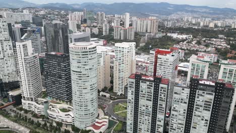 Edificios-De-Santa-Fe,-Ciudad-De-México