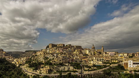 Timelapse-Del-Paisaje-Urbano-Medieval-De-Palermo-Bajo-El-Cielo-Nublado-En