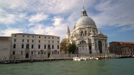 Toma-Estabilizada-Del-Gran-Canal-De-Venecia-En-Italia.