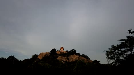 Wat-Phra-Phutthachai-Ist-Ein-Touristenziel-Für-Ausländer-Und-Thailändische-Staatsangehörige,-Die-Nach-Segnungen-Suchen