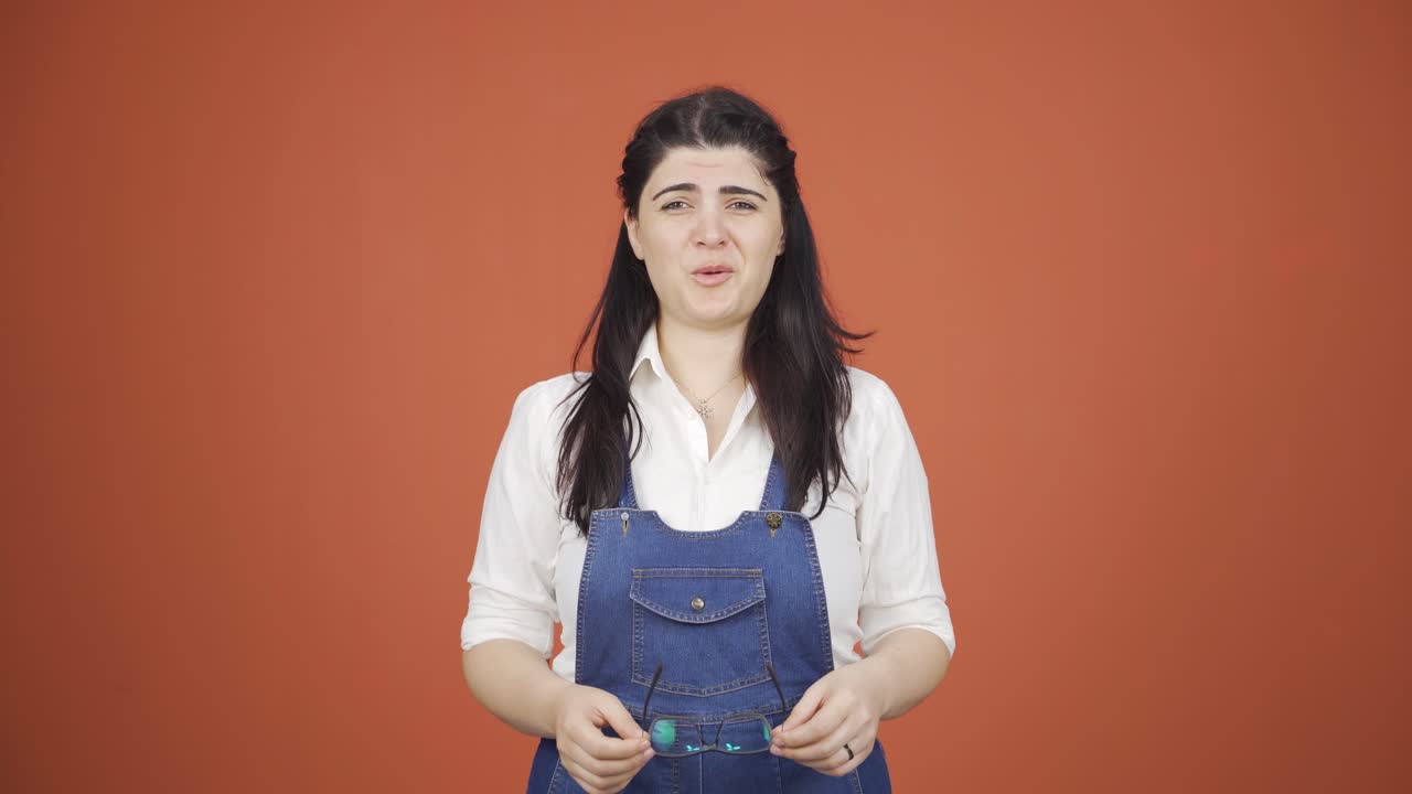 눈이 잘 보이지 않는 여자. 눈의 문제.