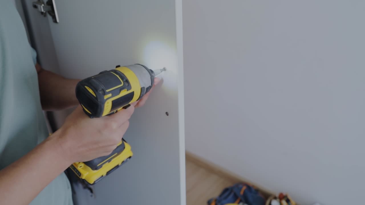 Using a Screw Gun to Install Cabinet Hardware