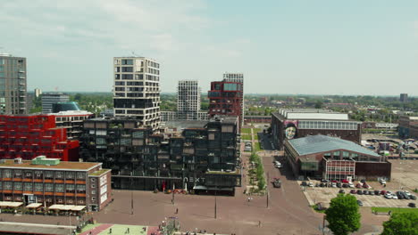 Próximo-Restaurante-Cerca-De-La-Terminal-De-Ferry-En-La-Zona-Urbana-De-Ámsterdam,-Países-Bajos.