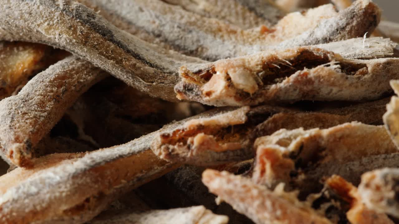 Snack di pesce essiccato in primo piano