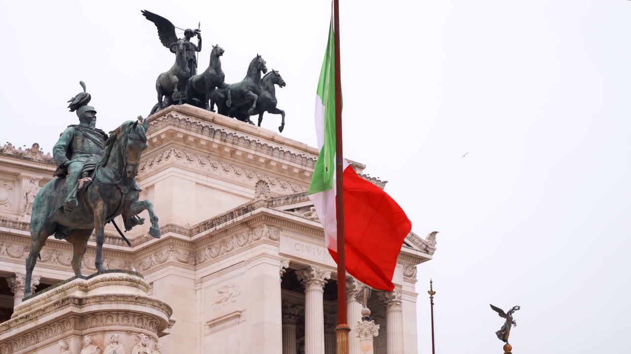 Roma, Italia - 15 luglio 2022: vista sull'Altare della Patria, Monumento a Vittorio Emanuele II